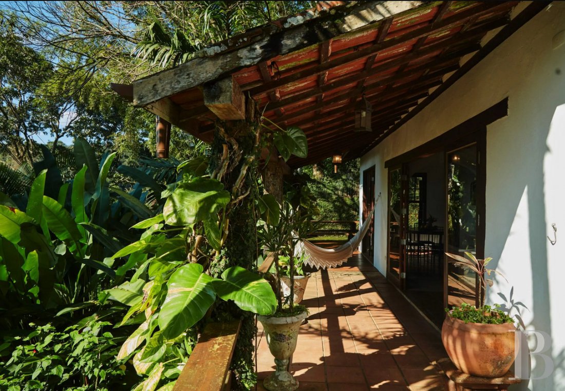 A colonial-inspired house surrounded by nature in Picinguaba, on the Brazilian coast between São Paulo and Rio de Janeiro - photo  n°17